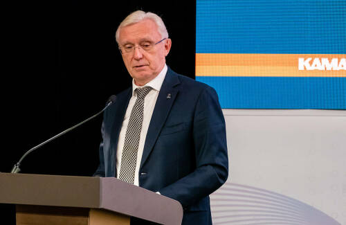 Генеральный директор КАМАЗа Сергей Когогин сообщил, что компания надеется отработать этот год хотя бы без убытка