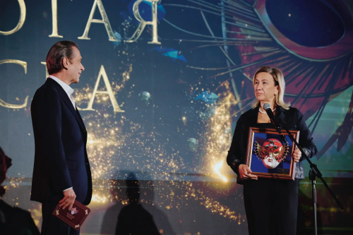 Ирада Аюпова приняла специальную премию «Золотая маска» для Раиса Татарстана