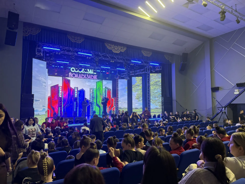 Зональный этап фестиваля &laquo;Созвездие-Йолдызлык&raquo; в Апастово завершился гала-концертом в районном Доме культуры