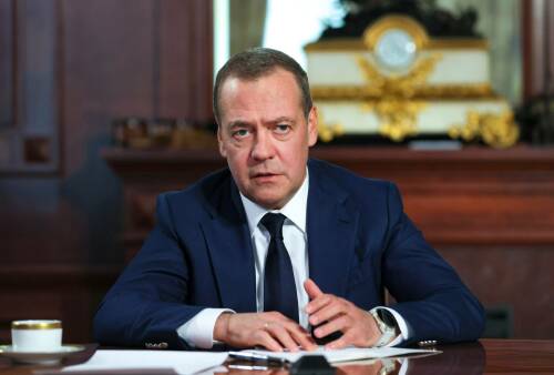 Медведев заявил о неспособности баз США защитить союзников в Персидском заливе