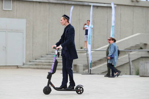 Депутаты предложили добавить в «Разговоры о важном» тему электросамокатов