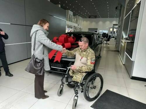 «Мечта – отправиться на Байкал»: ветеран СВО из Альметьевска получил автомобиль