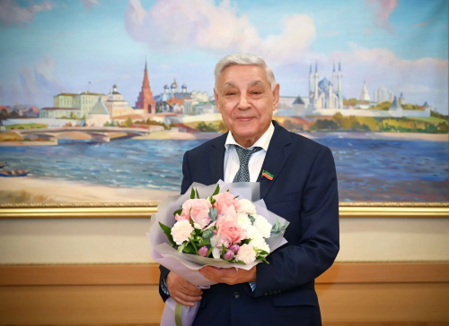 Мухаметшин – женщинам по случаю 8 Марта: Вы наполняете жизнь красотой, заботой и любовью