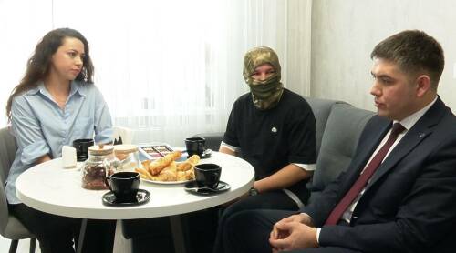 Семьям участников СВО в Набережных Челнах вручают продуктовые наборы к 8 Марта