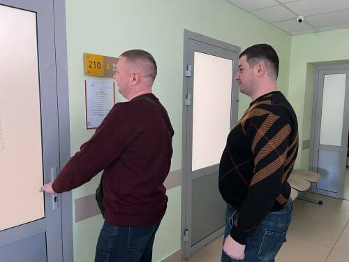 Двое учителей из Крыма проходят медкомиссию в Татарстане перед отправкой в зону СВО