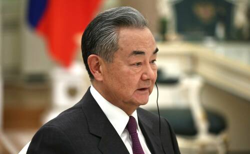 Ван И призвал стороны конфликта на Ближнем Востоке к переговорам