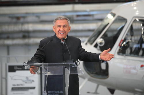 В социальных сетях набирает популярность новый тренд, участники которого называют Раиса Татарстана своим защитником