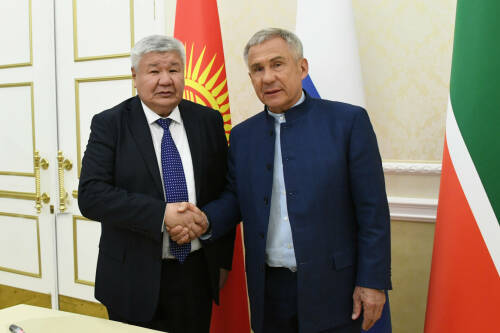 На встрече Раиса Татарстана Рустама Минниханова с министром энергетики Киргизии Таалайбеком Ибраевым обсудили развитие сотрудничества и укрепление взаимовыгодных связей