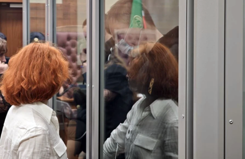 В Казани сегодня стартовал процесс над предполагаемыми организаторами финансовой пирамиды. Следствие уверено, что под видом оказания брокерских услуг они заставляли клиентов и работников брать кредиты, а потом просто крали их деньги. От действий организаторов пирамиды пострадали жители трех регионов. Подробнее – в репортаже «Татар-информа».