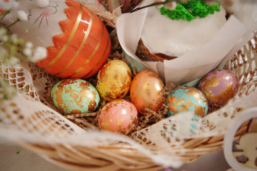Депутат Госдумы предупредил об опасности трендового способа окраски пасхальных яиц
