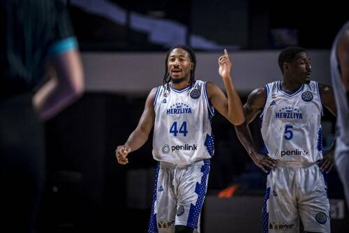 УНИКС хочет подписать Элайджу Стюарта