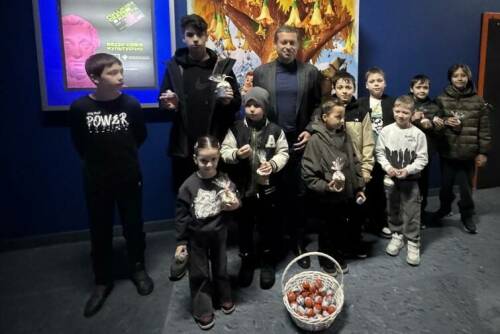 В Челнах для детей участников СВО организовали кинопоказ с пасхальными подарками