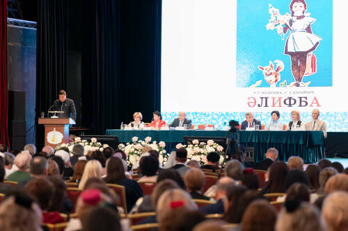 Руководитель Исполкома Всемирного конгресса татар Данис Шакиров сообщил о работе по сохранению и увековечиванию учебника &laquo;Әлифба&raquo;, который считается фундаментальной основой татарского языка