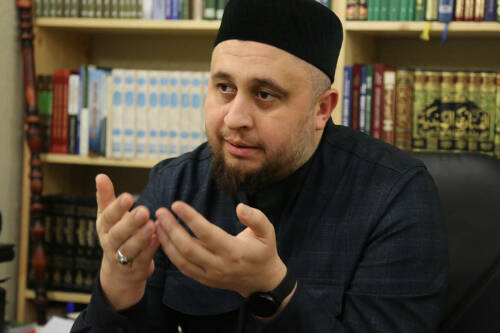 Сглаз и порча считаются явлениями, связанными с колдовством, которое запрещено в исламе. Как обезопасить себя и своих детей от сглаза? Что делать, если навели порчу, и может ли проклятие передаваться по наследству? Об этом в интервью «Татар-информу» рассказал имам казанской мечети «Гаиля» Рустам Хайруллин.