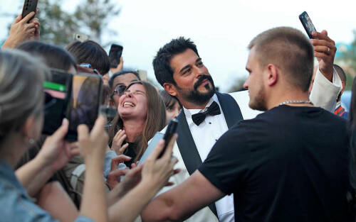 Төрек актеры Бурак Озчивит кабат Казанга килде