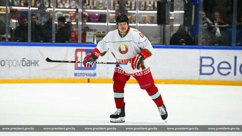 Лукашенко посетил тренировку минского «Динамо» перед матчем плей-офф с «Ак Барсом»