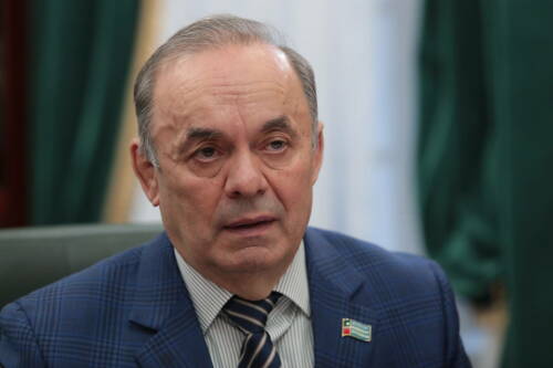 Экзам Губайдуллин поздравил муниципальных служащих РТ с Днем местного самоуправления