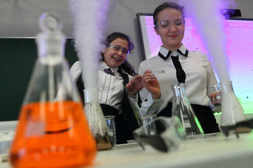 Лучшие учителя физики, химии и биологии в Татарстане получат до 345 тыс. рублей