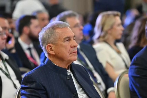 Рустам Минниханов принял участие в пленарной сессии выставки «Иннопром. Центральная Азия»