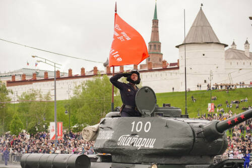 В Татарстане ко Дню Победы подготовили масштабную программу памятных и праздничных мероприятий: от акций и концертов до парадов и салютов в городах республики. Как пройдут торжества в Казани, Набережных Челнах и Нижнекамске – в материале «Татар-информа».