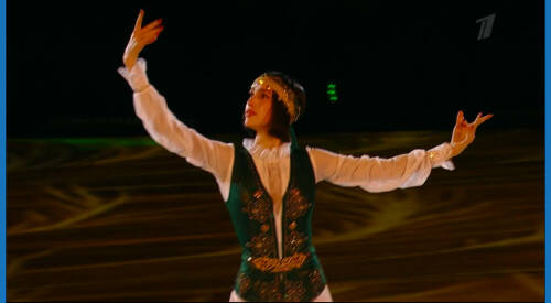 Камиле Валиевой и Алине Загитовой не удалось войти в итоговую тройку призеров шоу-программы «Русский вызов». Обе фигуристки, связанные с Татарстаном, представили выступления на национальную тему и были отмечены в специальной номинации. Главную же награду турнира забрал Петр Гуменник. Об этих и других событиях ледового шоу – в материале «ТИ-Спорта».