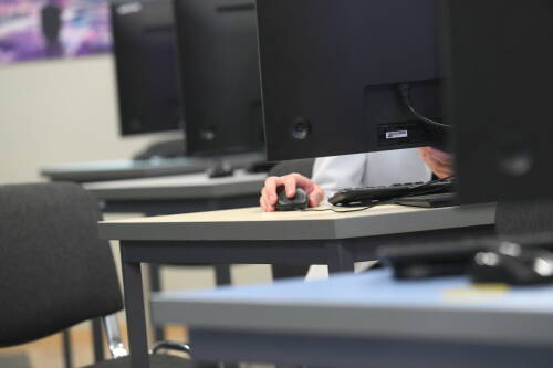 Юрист Бакаев: законодательство РФ не предусматривает запрета на подработку у конкурентов