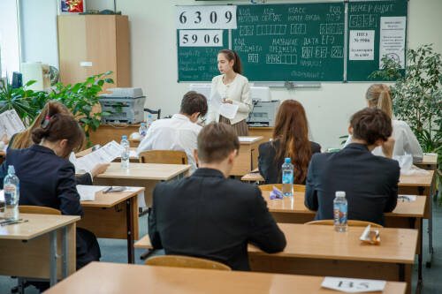 Основной период ЕГЭ и ОГЭ в этом году стартует в новые даты: для выпускников 11-х классов он начнется 1 июня, а для 9-х – 2 июня. Как и в предыдущие годы, на экзаменах действуют определенные ограничения. Что разрешено брать на ЕГЭ и ОГЭ и что делать категорически запрещается – в материале «Татар-информа».