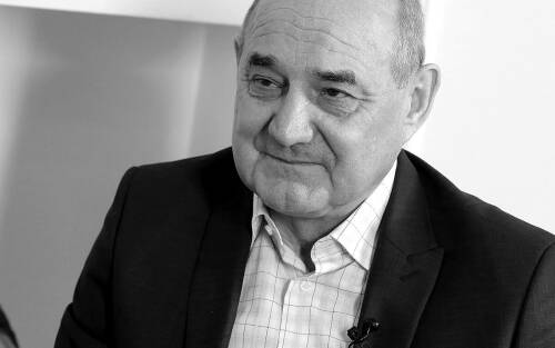 Завтра Татарстан простится с одним из главных борцов с организованной преступностью в республике, человеком, которого уважали подчиненные и опасались преступники, – бывшим главой криминальной милиции Ренатом Тимерзяновым. В последние годы он был помощником Премьер-министра РТ. Накануне стало известно, что он скончался в возрасте 71 года.