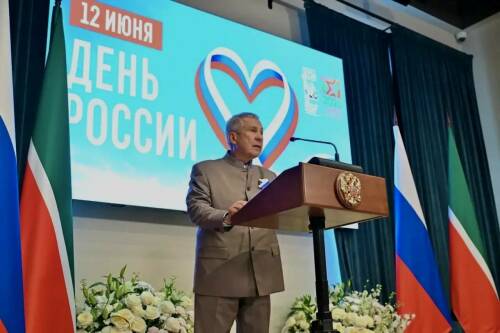 Вручение государственных и республиканских наград отличившимся жителям Татарстана, приуроченное к празднованию Дня России, состоялось сегодня в здании Присутственных мест Казанского Кремля