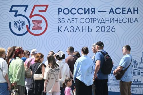 На этой неделе в Казани пройдет саммит России и Ассоциации государств Юго-Восточной Азии (АСЕАН). Кроме того, жителей и гостей города ждут Сабантуй и мероприятия, посвященные Дню памяти и скорби. О подготовке к международному форуму, праздничной программе и памятных акциях рассказали на деловом понедельнике в мэрии.