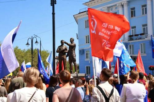 Памятник Сталину и Бардину торжественно открыли в Череповце