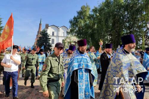«Она всегда помогает»: в Казани празднуют день Казанской иконы Богородицы