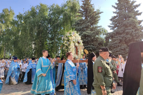 В крестном ходе в Казани приняли участие 7 тысяч человек