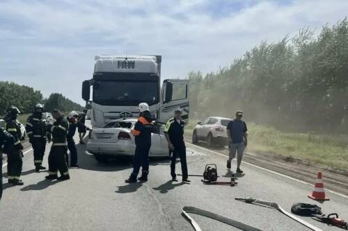 Водитель Volkswagen погиб, влетев в грузовик в Татарстане