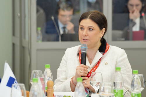 Глава Агентства инвестиционного развития Татарстана Талия Минуллина на деловом завтраке ТАСС &laquo;Россия и Китай: маршруты сотрудничества и туризма в медиа&raquo; в рамках IV Международного форума &laquo;РОСТКИ: Россия и Китай &ndash; взаимовыгодное сотрудничество&raquo; заявила, что для развития взаимного туристического потока между Россией и Китаем необходимо решить ряд системных задач