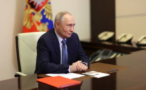 Президент России Владимир Путин поздравил работников и ветеранов железнодорожного транспорта с профессиональным праздником
