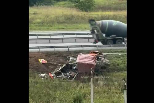 Грузовик вылетел с трассы под Казанью, опрокинувшись в кювет