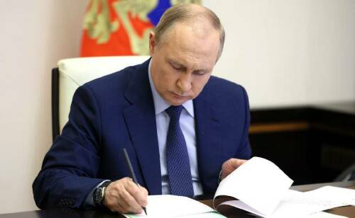 Президент России Владимир Путин подписал новый указ о награждении государственными наградами