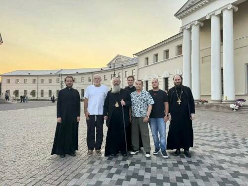 Композитор Игорь Матвиенко и лидер группы &laquo;Любэ&raquo;, народный артист РФ Николай Расторгуев посетили Казанский Казанский Богородицкий мужской монастырь и приложились к находящимся там мощам святителя Спиридона Тримифунтского