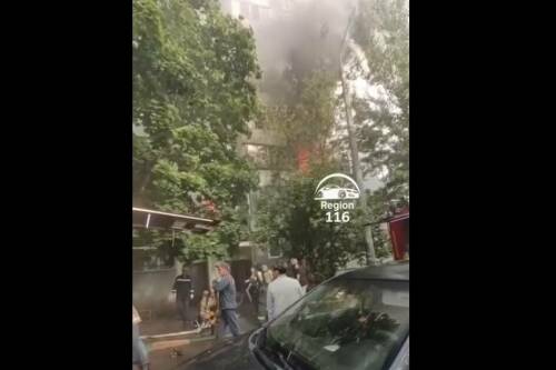 Пожар в казанской многоэтажке, откуда спасли четверых человек, попал на видео