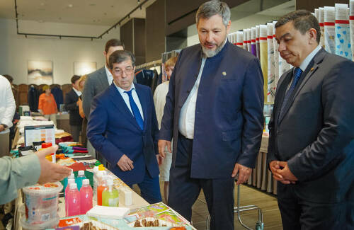 Выставка узбекских производителей, десятки B2B-встреч и переговоры о новых проектах: в Казани прошел бизнес-форум «Татарстан – Узбекистан». Представители власти и бизнеса обсудили развитие производственной кооперации, локализацию предприятий и планы увеличить взаимный товарооборот до более чем 500 млн долларов.