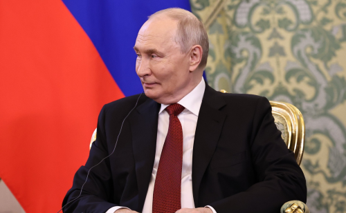 Президент РФ Владимир Путин в обращении к церемонии открытия Международного фестиваля молодежи заявил, что судьба человека не должна определяться гражданством, кошельком, статусом или происхождением