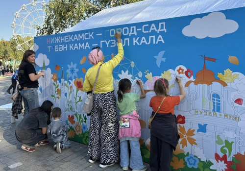 Накануне в Нижнекамске прошло масштабное празднование Дня города. Что открыли в столице нефтехимии к ее 60-летнему юбилею и какие активности организовали для нижнекамцев и гостей города – в репортаже «Татар-информа».
