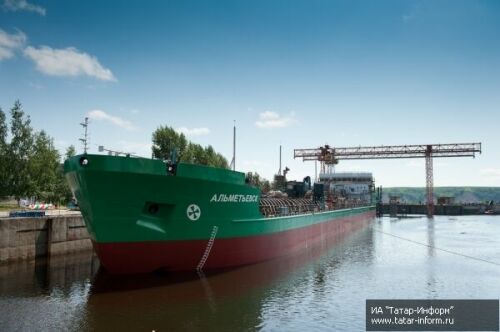 Спуск на воду нефтеналивного танкера "Альметьевск"