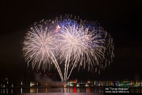 Праздничный салют на 30 августа