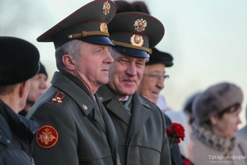 Возложение цветов к Вечному огню в День Героев Отечества