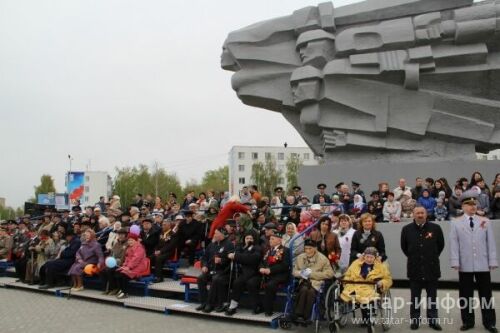 В Набережных Челнах состоялся праздничный парад 