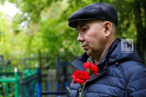 Открытие памятника Иреку Бахманову