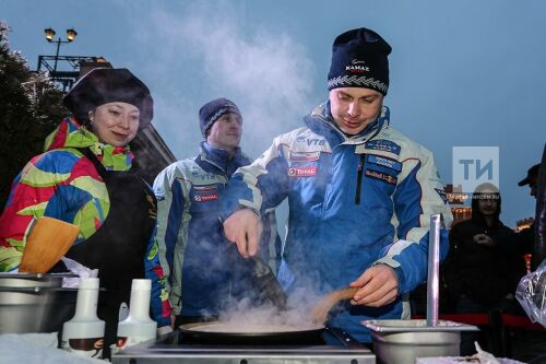 Чествование победителей "Дакара" пилотов команды "КАМАЗ"-мастер.