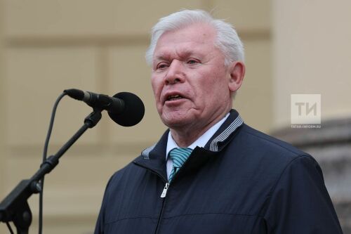 В Казани возложили цветы к памятнику Пушкина